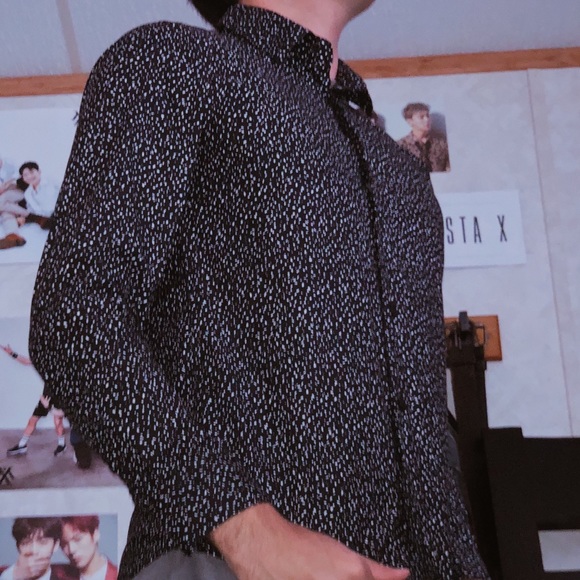 Black and white button up H&M shirt - Picture 1 of 4